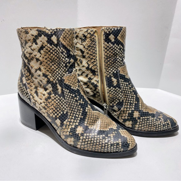 Treasure and Bond Women’s Snake skin booties Size 7.5 - Picture 1 of 6